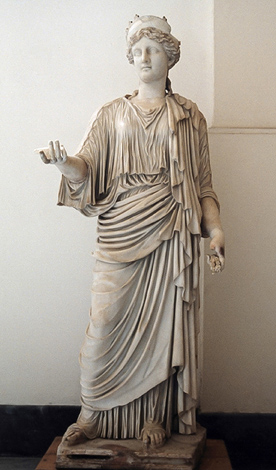Νέμεσις, άγαλμα, ρωμαϊκό αντίγραφο εποχής Αντωνίνου, 2ος αι. μ.Χ., από ελληνικό πρωτότυπο του 430 π.Χ., Εθνικό Μουσείο, Νάπολις, Ιταλία