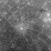 Ο ακτινωτός κρατήρας Ντεμπυσύ του πλανήτη Ερμή, λήψη από την αποστολή Μέσσεντζερ