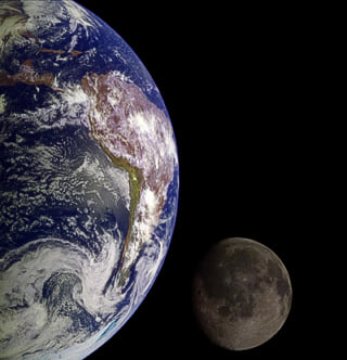 Γή καὶ Σελήνη, σύνθετη εικόνα από λήψεις του σκάφους Galileo 1992 - Moon and Earth composite image from Galileo 1992