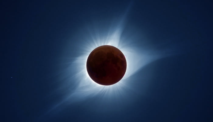 Ο στέφανος (κορώνα) του Ήλιου ορατός σε ηλιακή έκλειψη Sun corona visible during solar eclipse