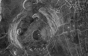 Η Κορώνα Άινε με δωματοειδή ηφαίστεια, νοτίως της Γής της Αφροδίτης στον πλανήτη Αφροδίτη - Aine Corona and volcanic domes southe of Aphrodite Terra on planet Venus