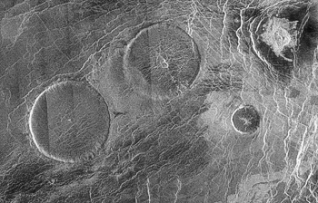 Τα δωματοειδή ηφαίστεια Καρμέντα Φάρρα στο μεσαίο τμήμα της Περιοχής Έϊστλα, του πλανήτη Αφροδίτη - από την ραδιοανίχνευση της αποστολής Μαγγελάνος.